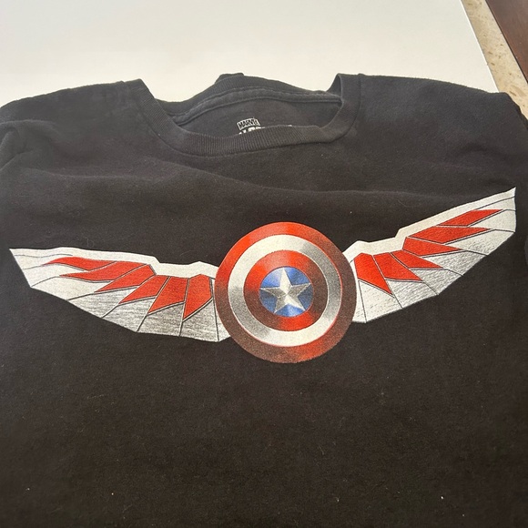 Marvel the Falcon and winter Soldier T shirt - Picture 2 of 6